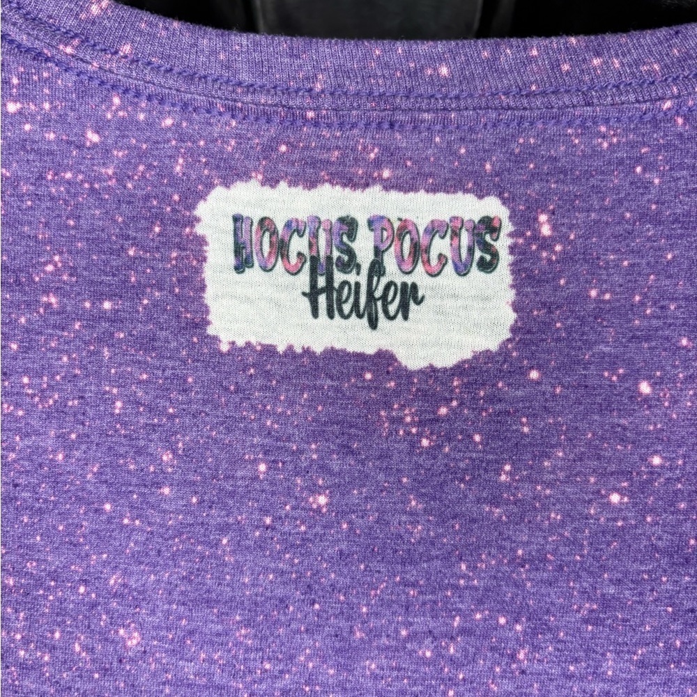 Gildan Womens vintage purple bleach-splattered Highland Cow Hocus Pocus sz XL - Picture 3 of 5
